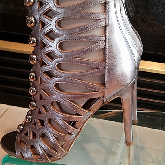 🆕️NIB Guess Perlina2 silver stiletto - Picture 4 of 8